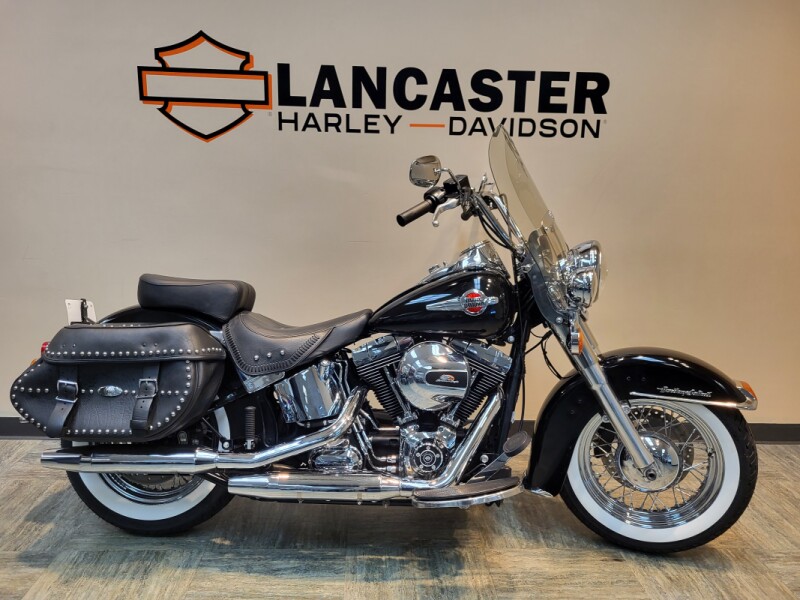2016 Harley-Davidson® Heritage Softail® Classic Black FLSTC