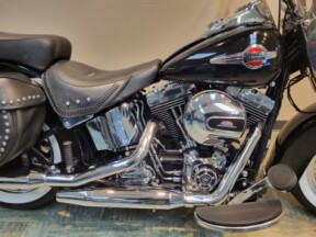 2016 Harley-Davidson® Heritage Softail® Classic Black FLSTC thumb 3