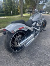 2025 Harley-Davidson® Breakout™ thumb 3