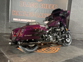 2025 Harley-Davidson® CVO™ Street Glide™ FLHXSE thumb 2