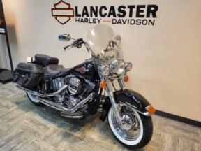 2016 Harley-Davidson® Heritage Softail® Classic Black FLSTC thumb 2