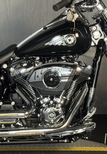 2025 Harley-Davidson Fat Boy FLFB VIVID BLACK W/ PINSTRIPE - Photo 6