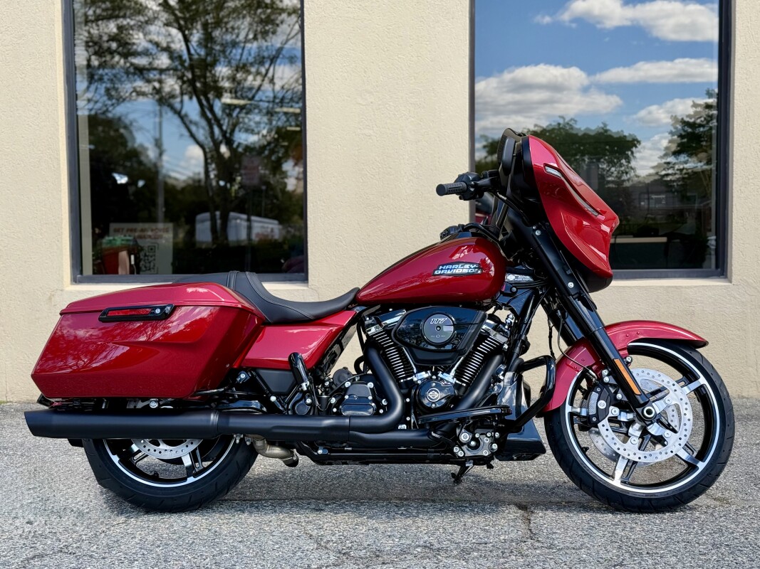 2025 Harley-Davidson Street Glide FLHX - Photo 2