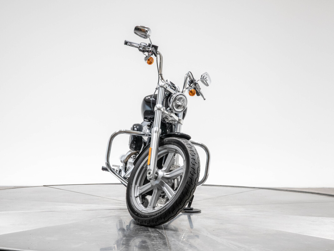2022 Harley-Davidson FXST Softail Standard in Vivid Black with 10 miles - Photo 6