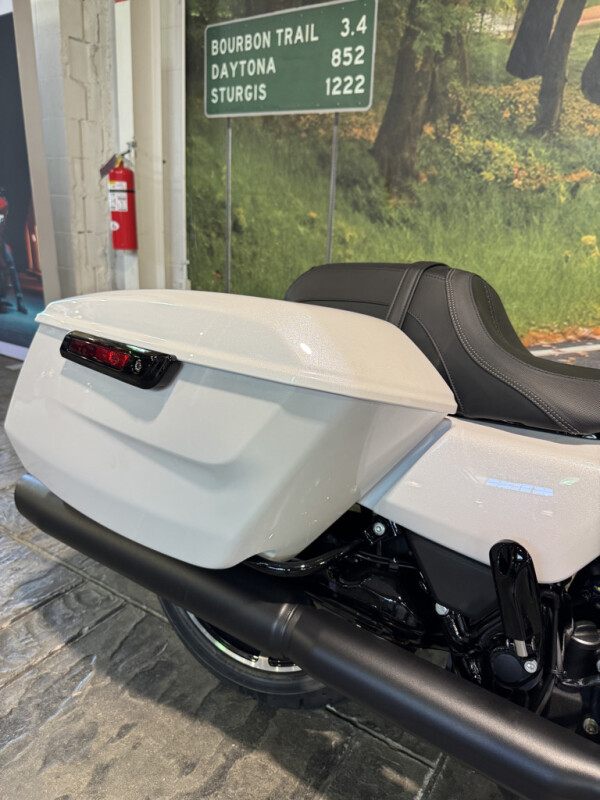 2025 Harley-Davidson Road Glide - Photo 5