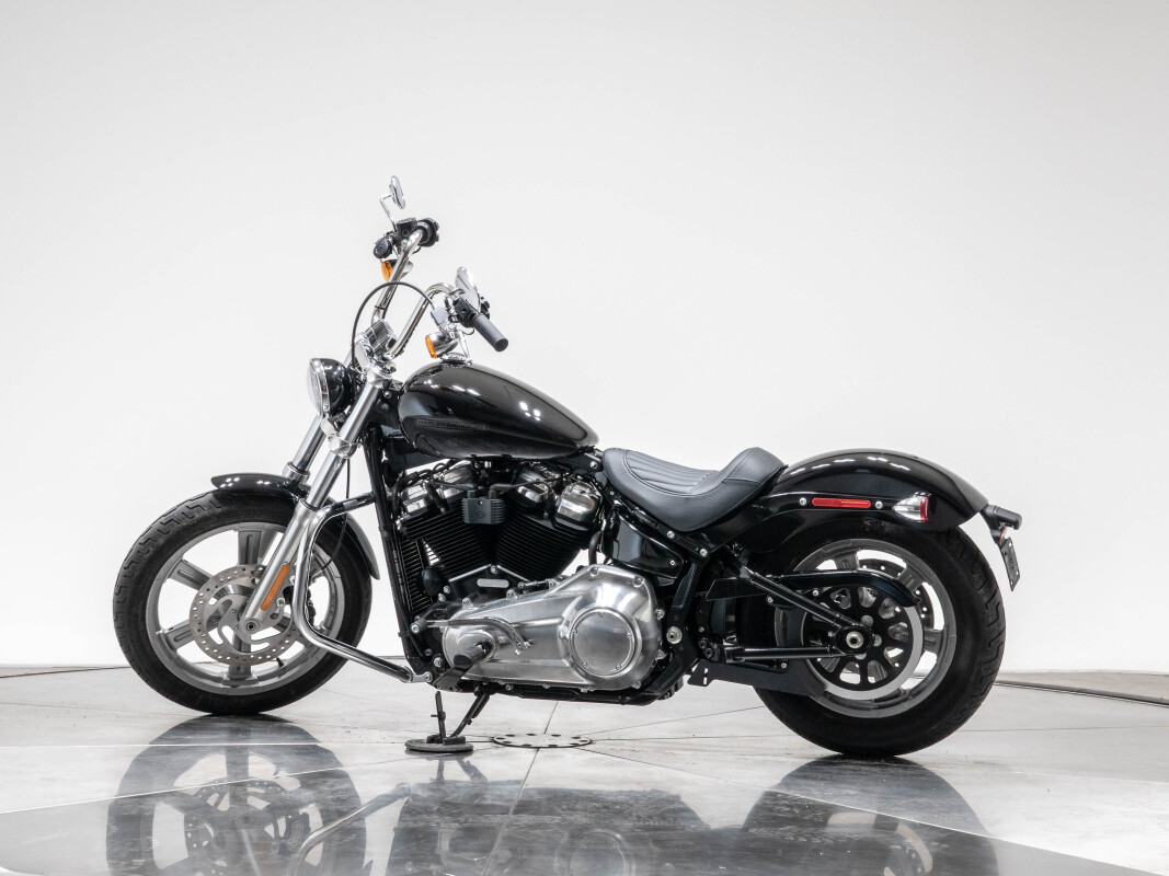 2022 Harley-Davidson FXST Softail Standard in Vivid Black with 10 miles - Photo 10