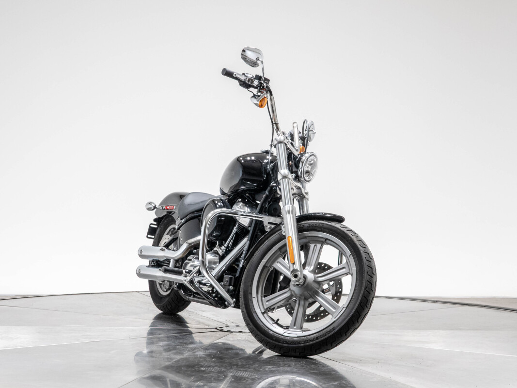 2022 Harley-Davidson FXST Softail Standard in Vivid Black with 10 miles - Photo 5