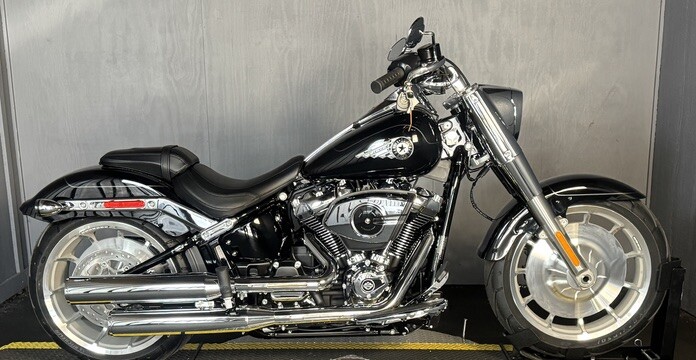 しょう様限定ハーレーFat Boy　M8 メーターコンソールグロスブラック Amazon.com: HCmotorku Battery Side Fairing Covers Black Left