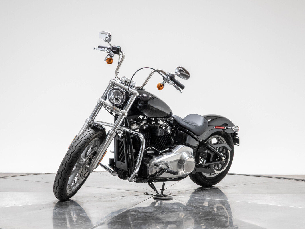 2022 Harley-Davidson FXST Softail Standard in Vivid Black with 10 miles - Photo 8