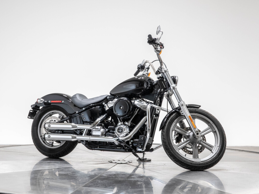 2022 Harley-Davidson FXST Softail Standard in Vivid Black with 10 miles - Photo 3