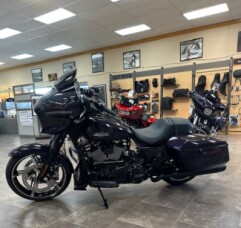 2025 Harley-Davidson® Street Glide® Mystic Shift - Black Finish thumb 2