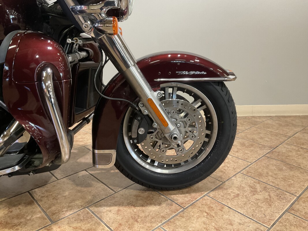 2019 Harley-Davidson Tri Glide Ultra Twisted Cherry FLHTCUTG - Photo 7