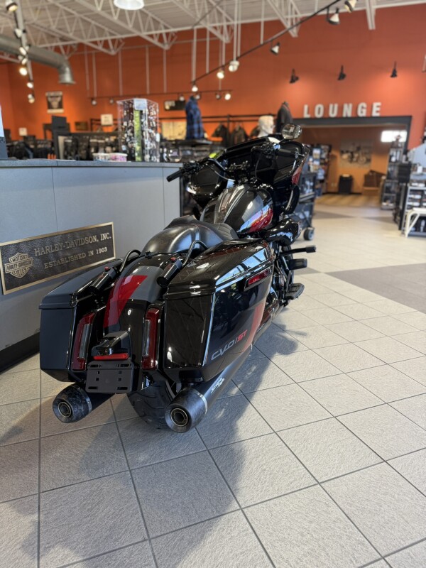FLTRXSTSE 2025 CVO Road Glide ST - Photo 10