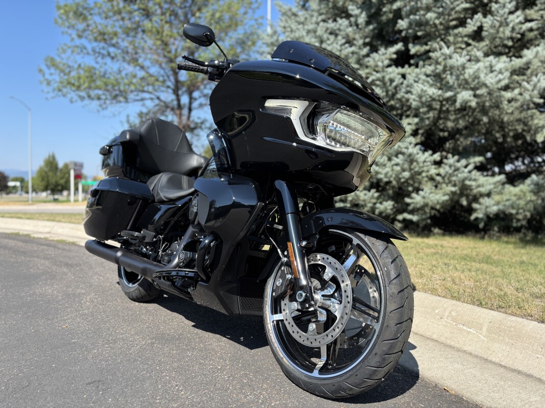 2025 Harley-Davidson Road Glide Vivid Black - Photo 2
