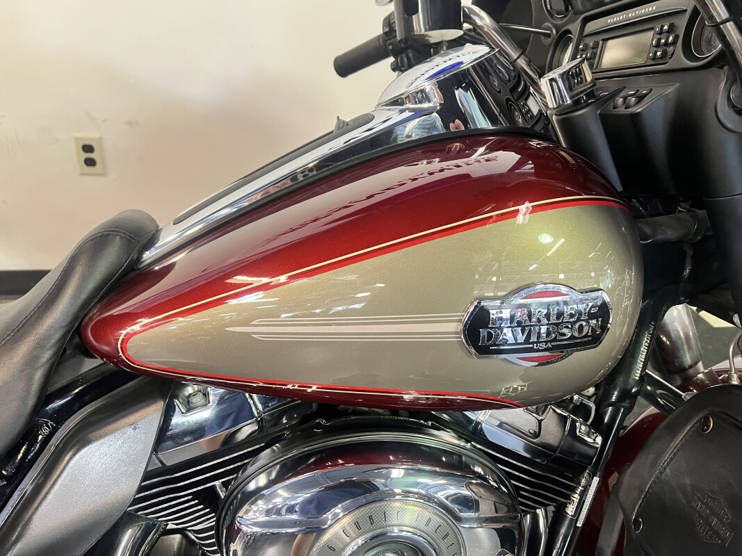 2009 Harley-Davidson Electra Glide Ultra Classic Red Hot Sunglo/Smokey Gold - Photo 2