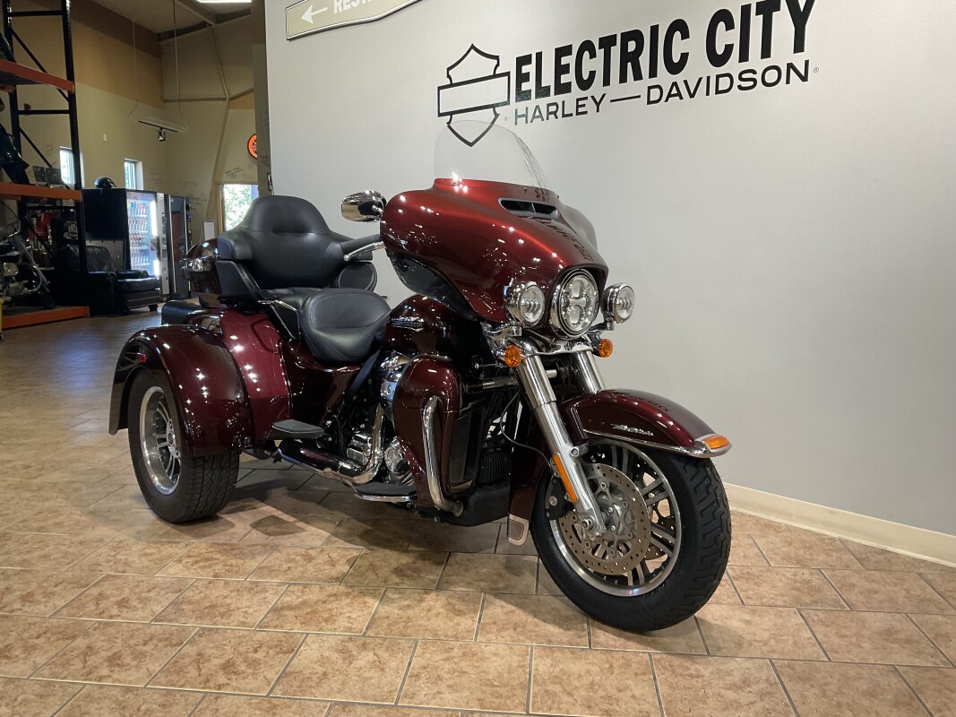 2019 Harley-Davidson Tri Glide Ultra Twisted Cherry FLHTCUTG - Photo 3