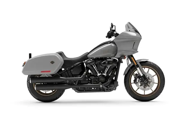 プレイボーイ　エイドリアナ 2024 Harley-Davidson® Breakout™ #N/A | Harley-Davidson® 相模原
