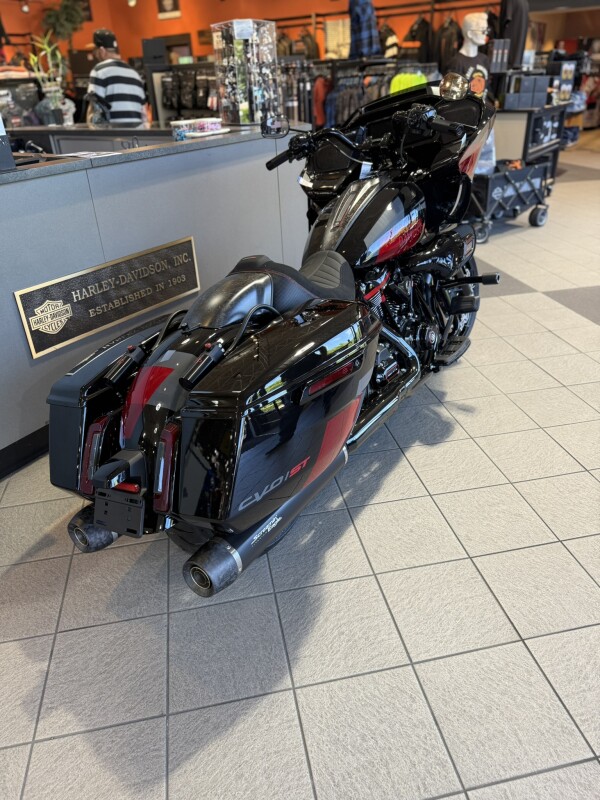 FLTRXSTSE 2025 CVO Road Glide ST - Photo 8