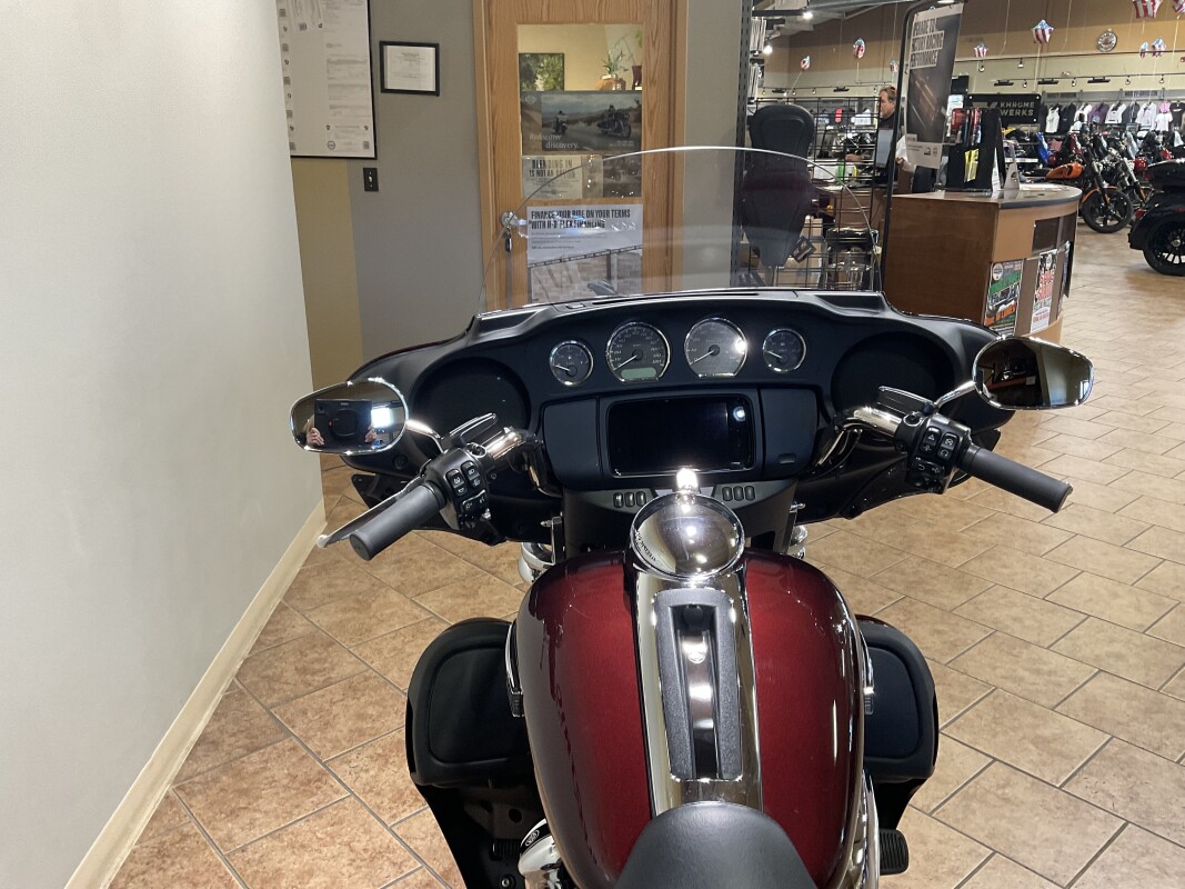 2019 Harley-Davidson Tri Glide Ultra Twisted Cherry FLHTCUTG - Photo 6