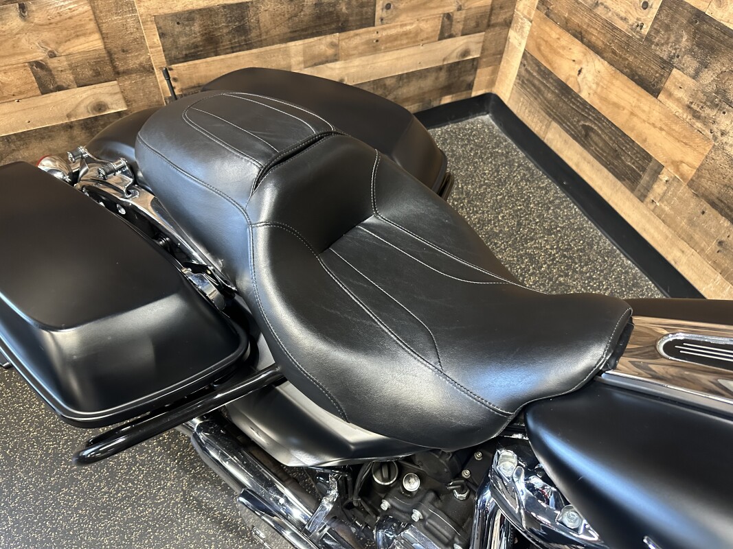 2017 Harley-Davidson Road Glide Special Black Denim FLTRXS - Photo 7