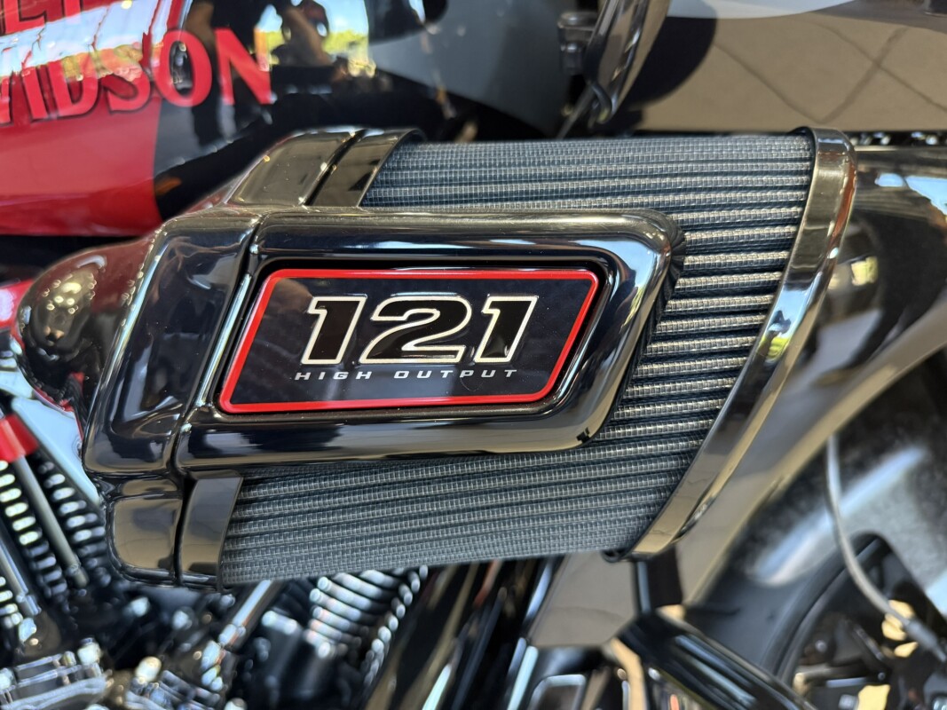 FLTRXSTSE 2025 CVO Road Glide ST - Photo 4