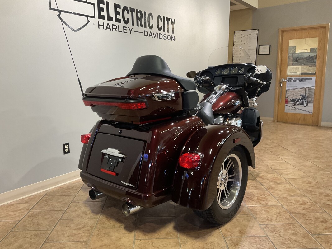 2019 Harley-Davidson Tri Glide Ultra Twisted Cherry FLHTCUTG - Photo 4