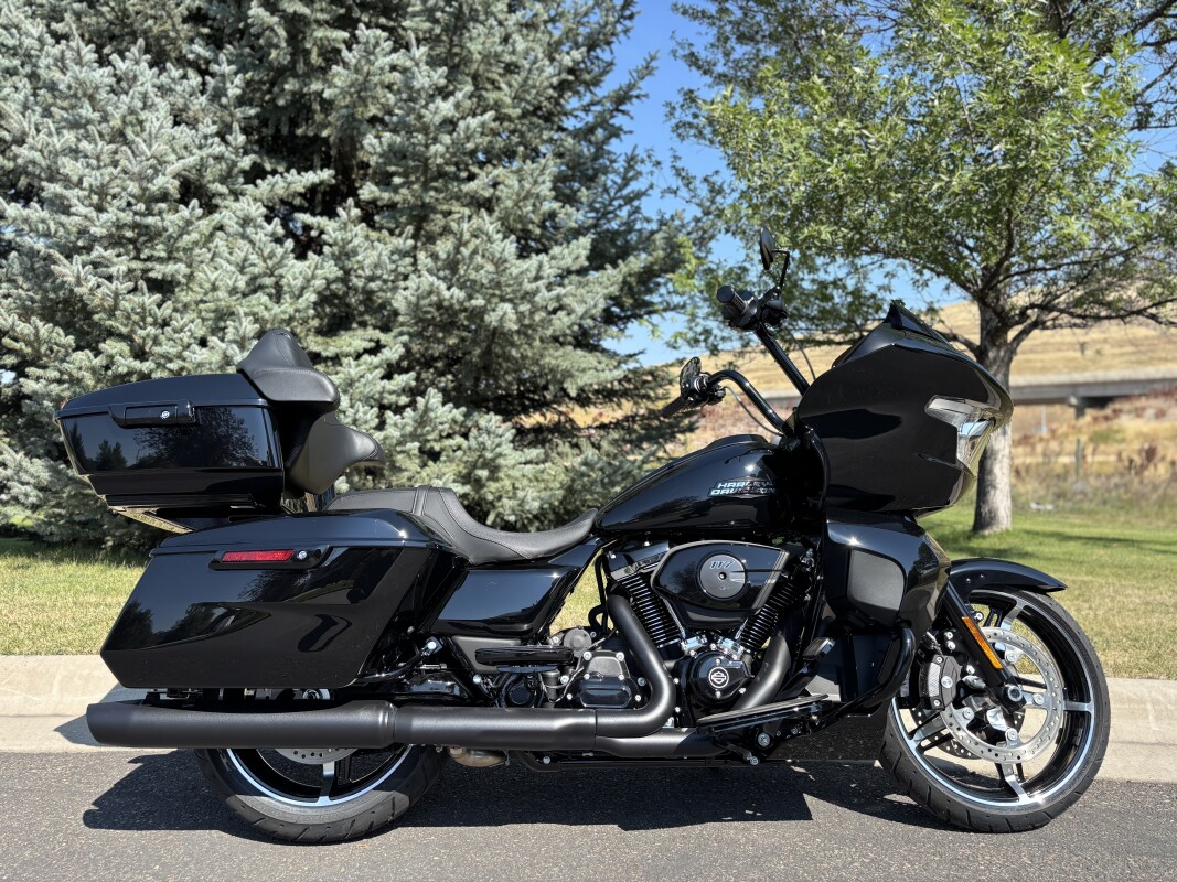 2025 Harley-Davidson Road Glide Vivid Black