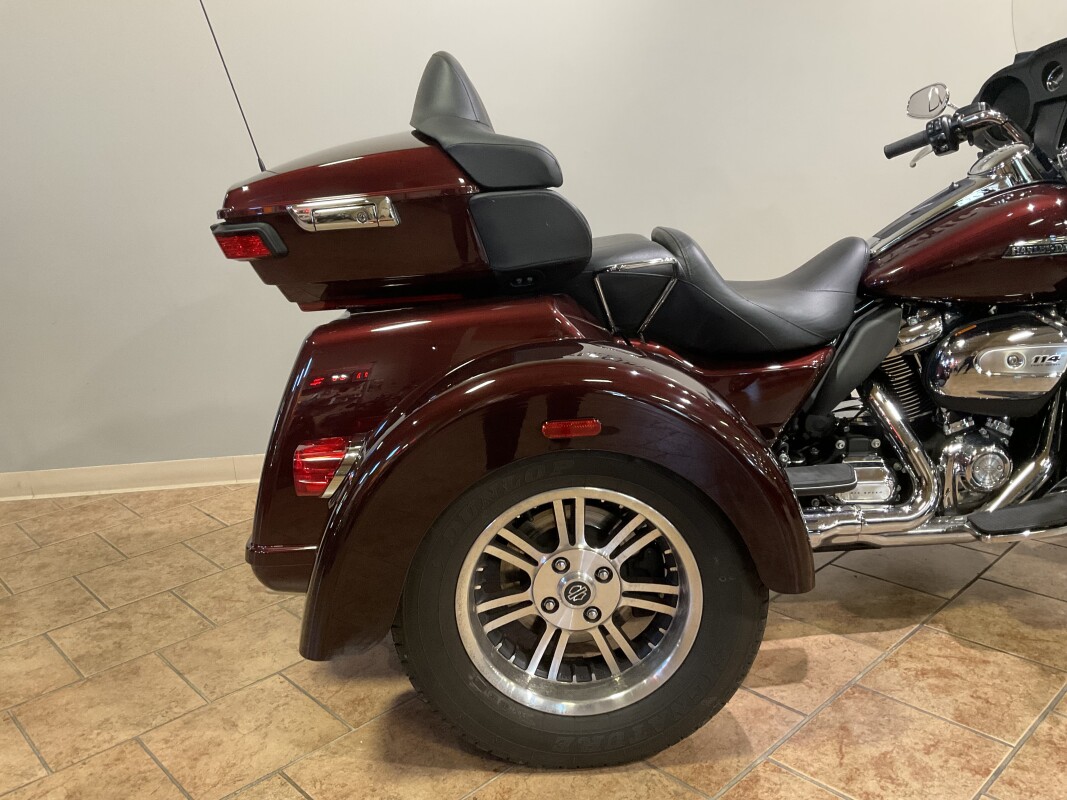 2019 Harley-Davidson Tri Glide Ultra Twisted Cherry FLHTCUTG - Photo 5