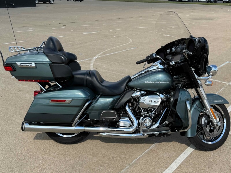 2018 Harley-Davidson® Ultra Limited Silver Pine/Spruce