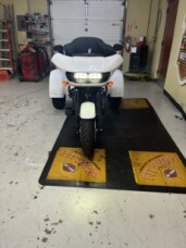 2025 Harley-Davidson® Road Glide® White Onyx Pearl - Black Finish thumb 1