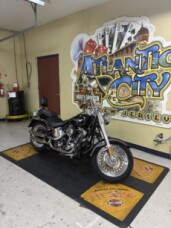 2014 Harley-Davidson® Fat Boy® Vivid Black thumb 3