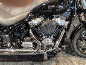 2025 Harley-Davidson<sup>®</sup> Street Bob™ Vivid Black w/Laced Wheels - I AM CUSTOM thumb 2