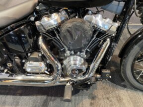 2025 Harley-Davidson<sup>®</sup> Street Bob™ Vivid Black w/Laced Wheels - I AM CUSTOM thumb 0
