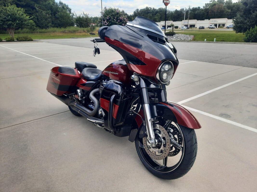 2017 Harley-Davidson CVO Street Glide Starfire Black/Atomic Red with Contrast Chrome Aggressor Wh - Photo 4