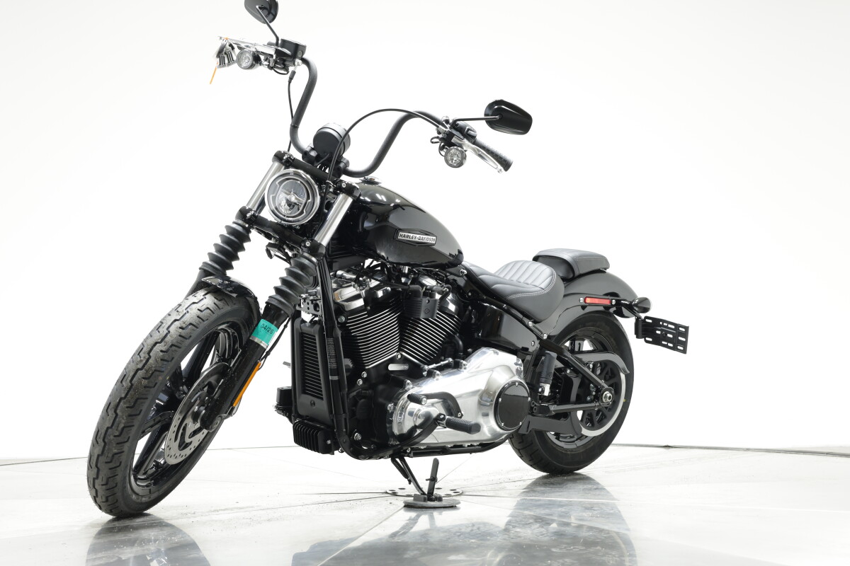 2025 Harley-Davidson FXBB Street Bob in Vivid Black with 10 miles - Photo 6