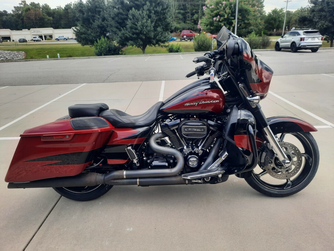 2017 Harley-Davidson CVO Street Glide Starfire Black/Atomic Red with Contrast Chrome Aggressor Wh - Photo 5
