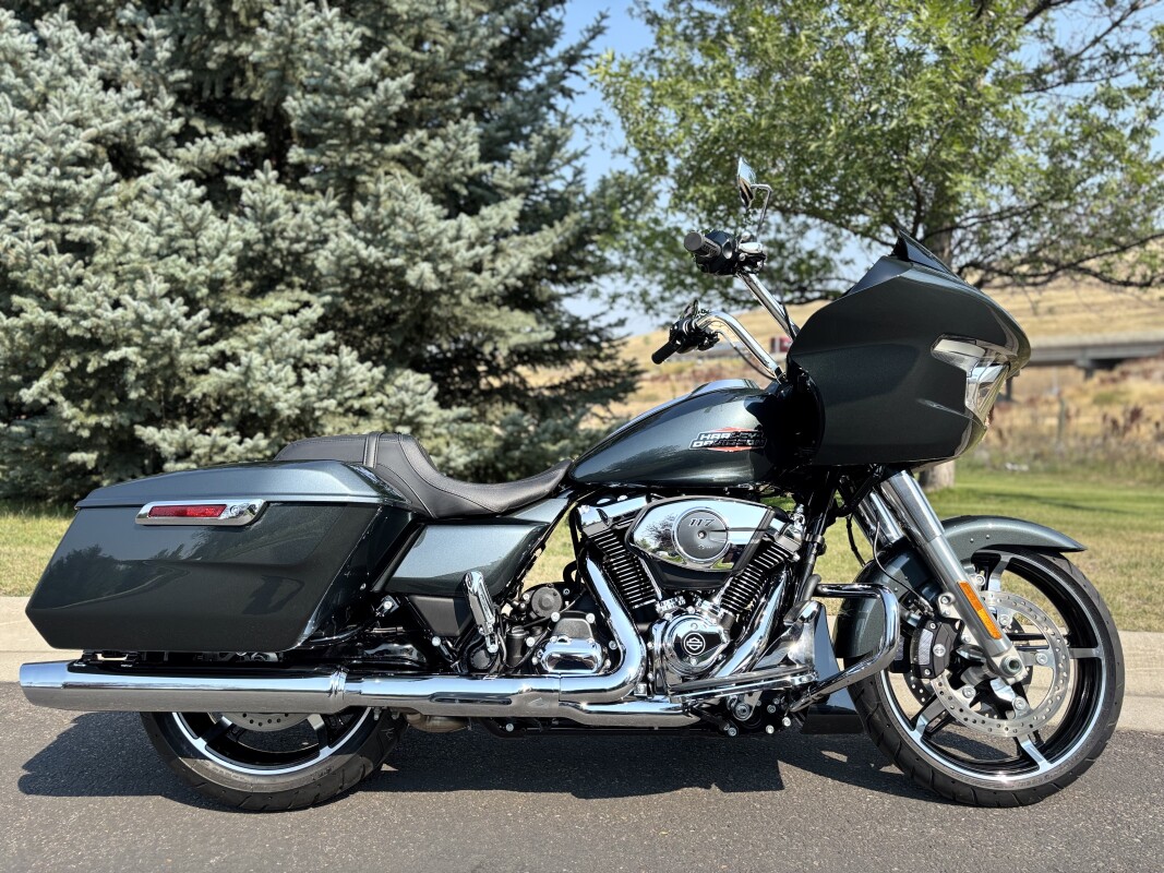 2025 Harley-Davidson Road Glide Iron Horse Metallic