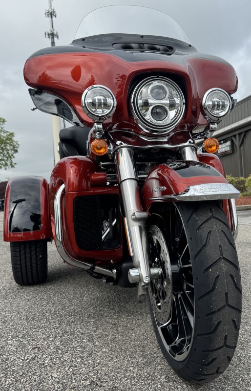 2025 Harley-Davidson Tri Glide Ultra FLHTCUTG WHISKY FIRE/BLK W/ PINSTRIP - Photo 5