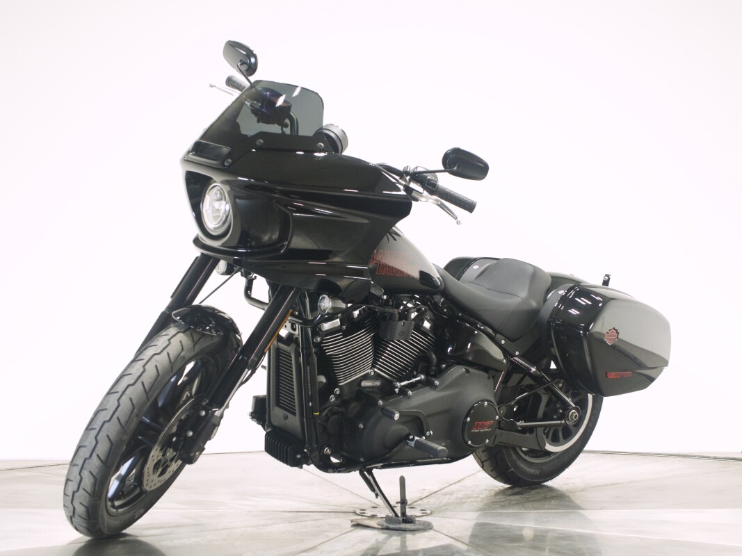 2025 Harley-Davidson FXLRST Low Rider ST in Vivid Black with 10 miles - Photo 6