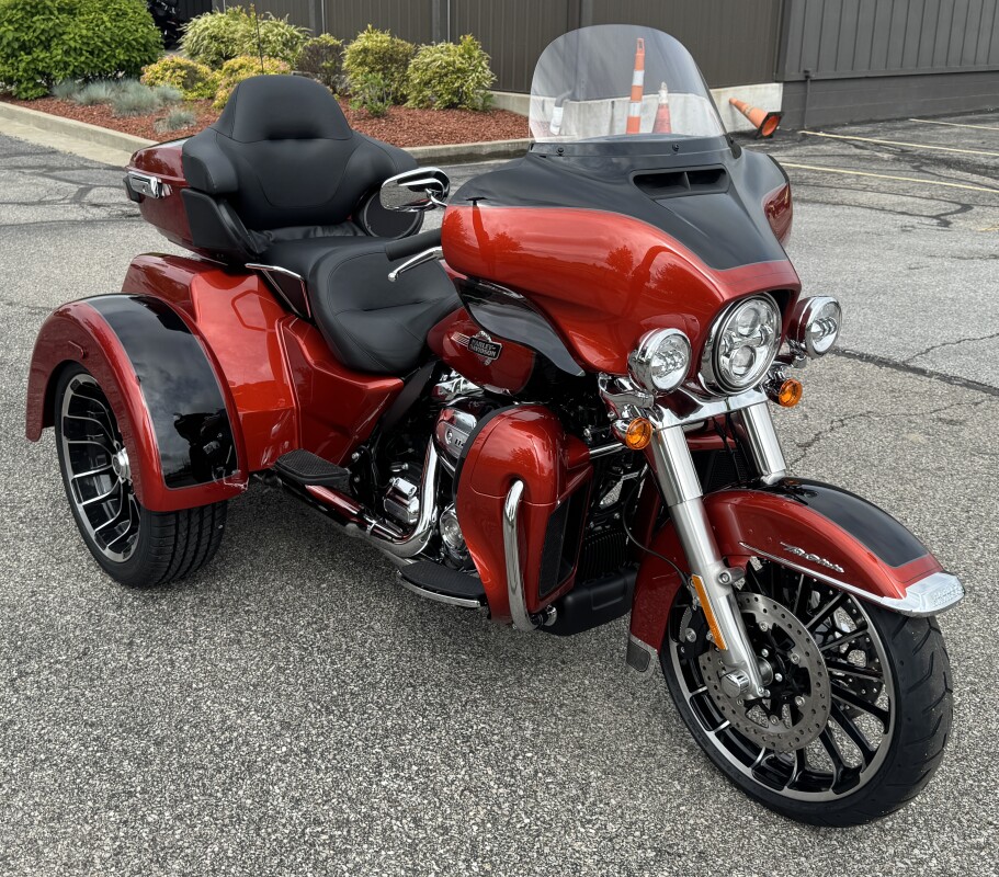 2025 Harley-Davidson Tri Glide Ultra FLHTCUTG WHISKY FIRE/BLK W/ PINSTRIP - Photo 7
