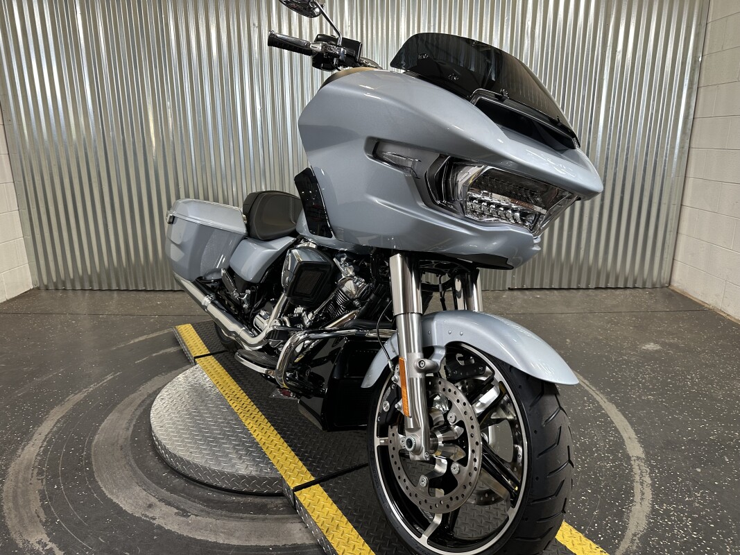 2025 Harley-Davidson Road Glide Atlas Silver Metallic - Photo 2