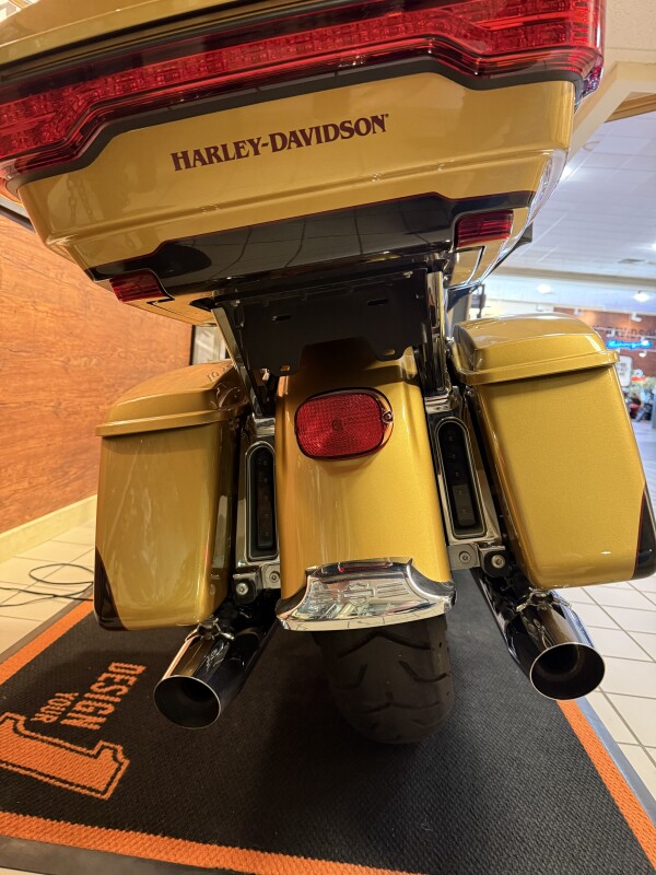 2017 H-D FLHTK Ultra Limited 107ci - Photo 5