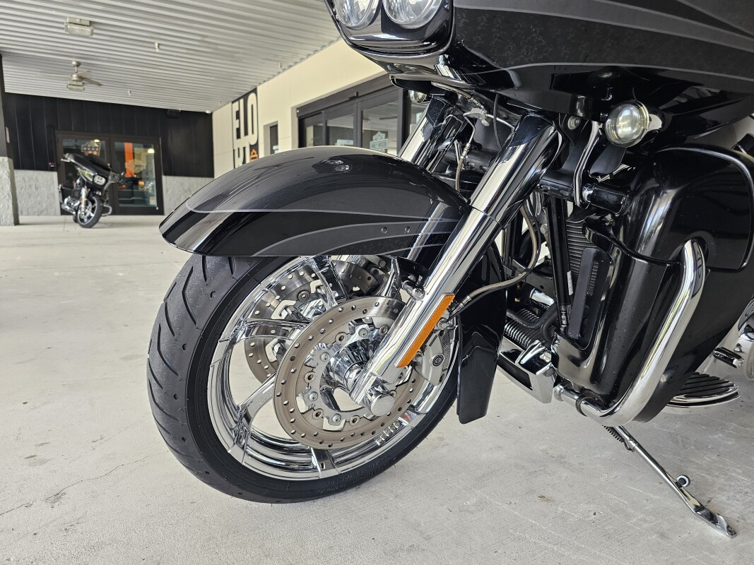 2011 Harley-Davidson CVO Road Glide Ultra - Photo 6