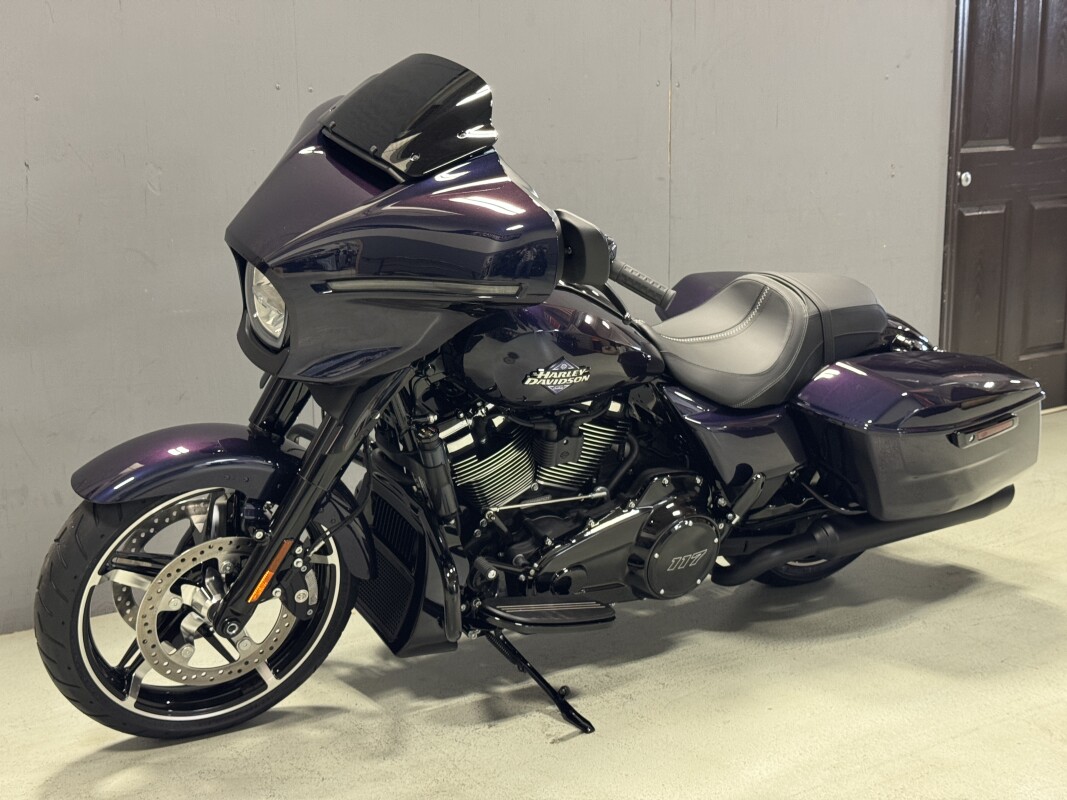 FLHX 2025 Street Glide - Photo 4