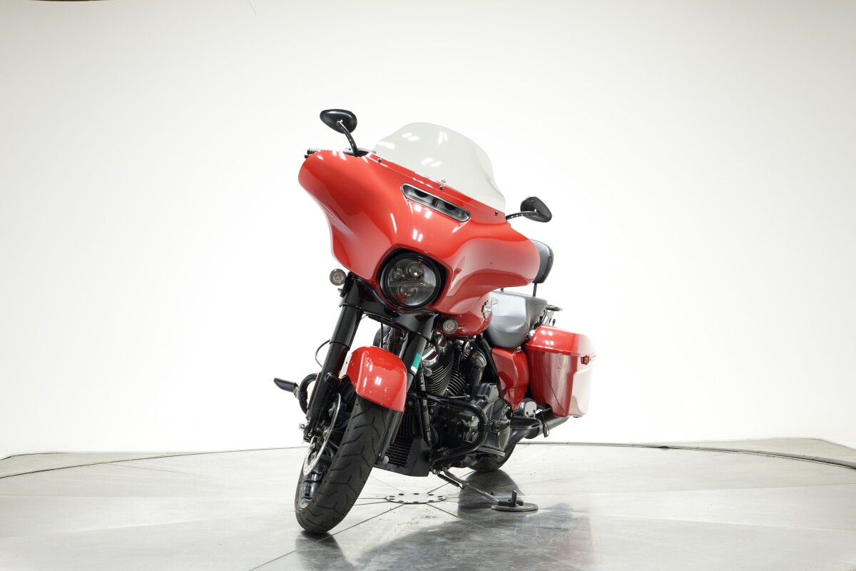 2022 Harley-Davidson FLHXS Street Glide Special in Redline Red with 6125 miles - Photo 8