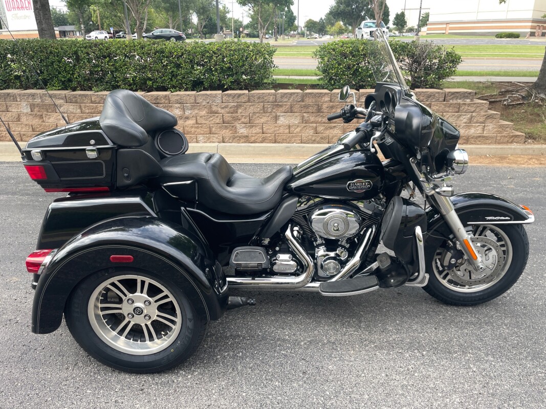 Harley-Davidson Tri Glide Ultra Classic 2013 FLHTCUTG VIVID BLACK