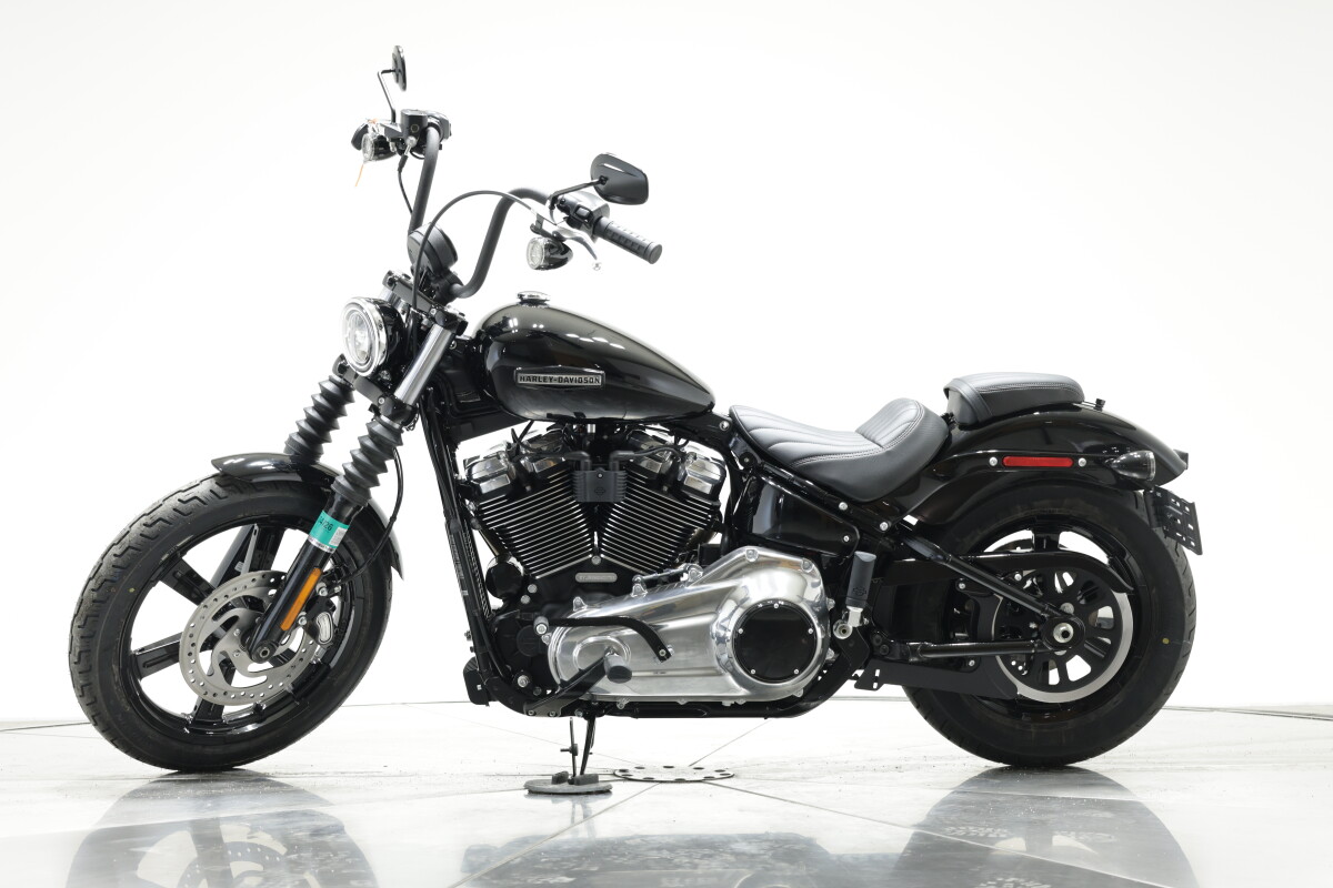 2025 Harley-Davidson FXBB Street Bob in Vivid Black with 10 miles - Photo 8