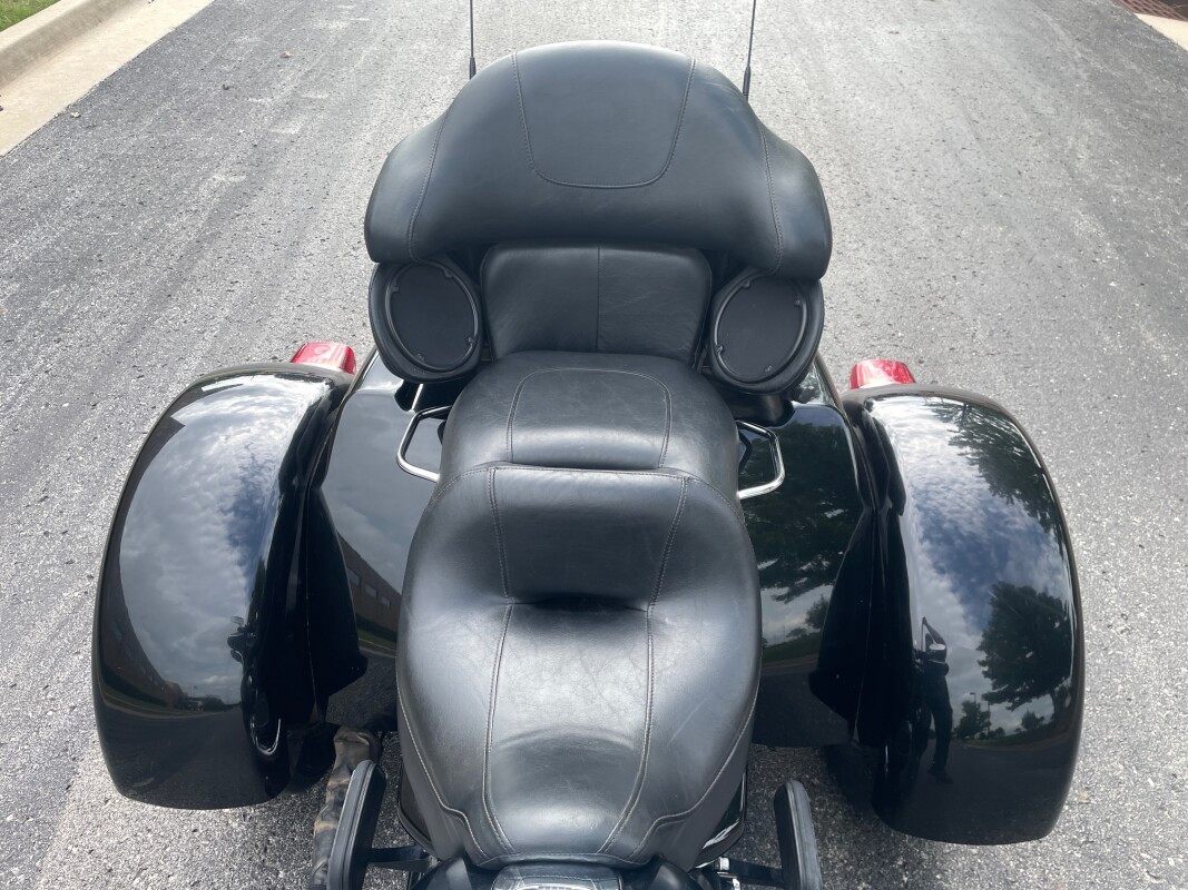 Harley-Davidson Tri Glide Ultra Classic 2013 FLHTCUTG VIVID BLACK - Photo 6