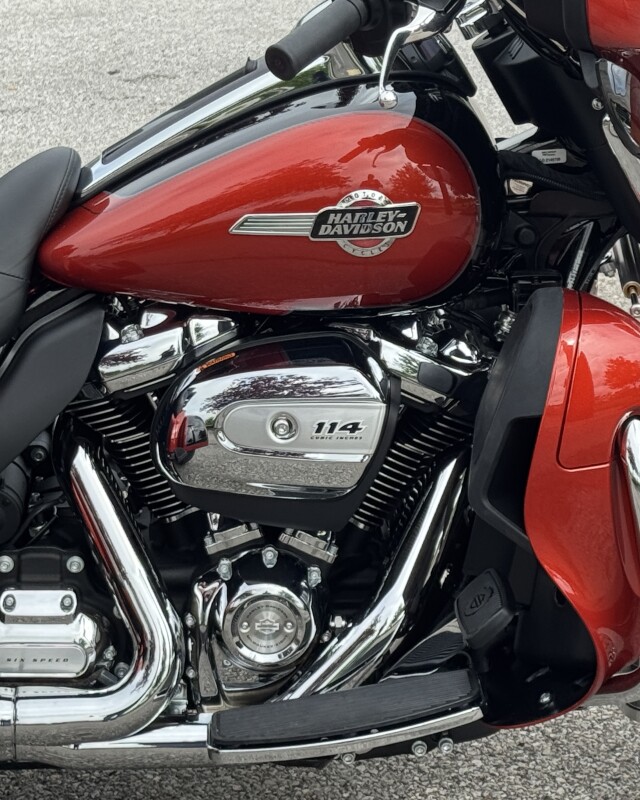 2025 Harley-Davidson Tri Glide Ultra FLHTCUTG WHISKY FIRE/BLK W/ PINSTRIP - Photo 6