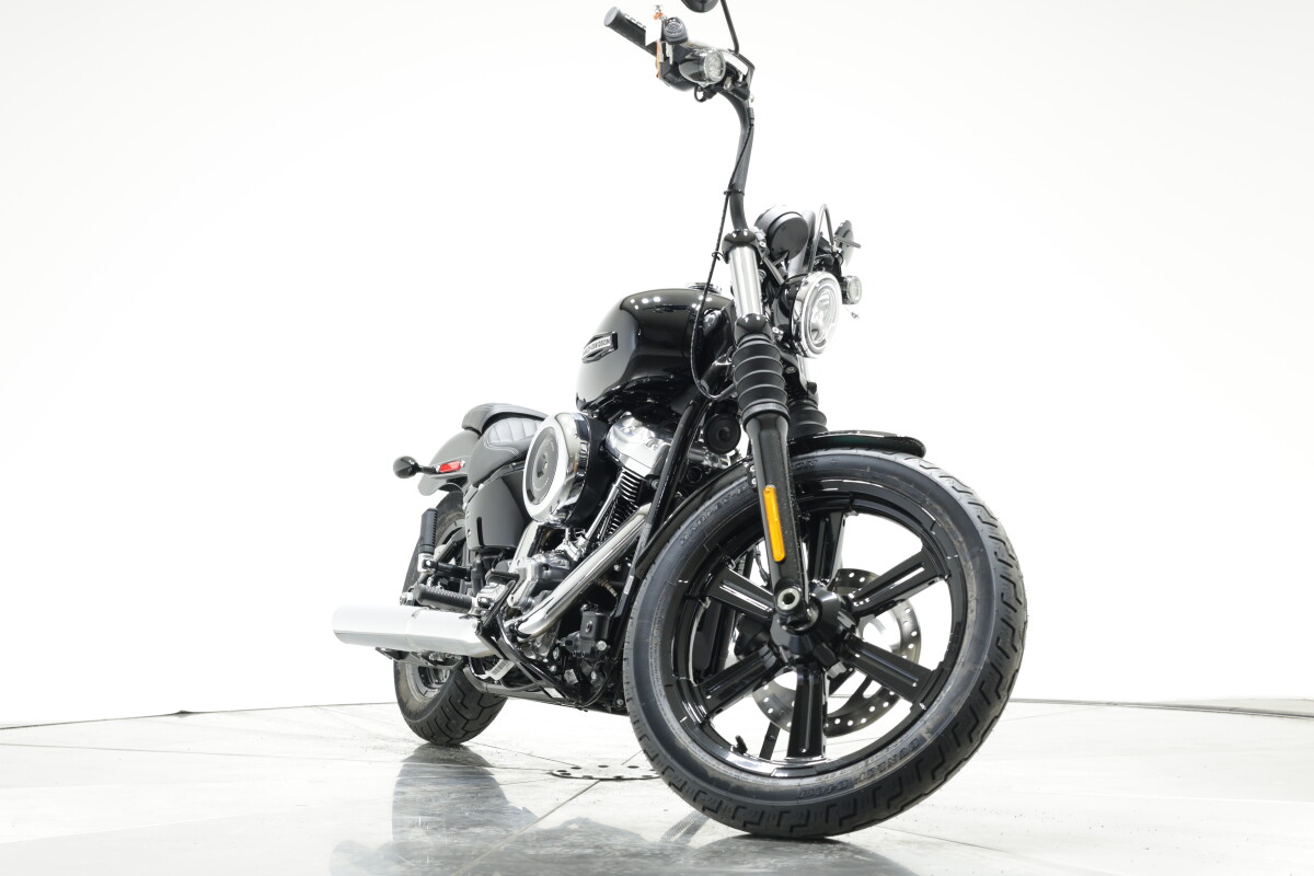 2025 Harley-Davidson FXBB Street Bob in Vivid Black with 10 miles - Photo 3